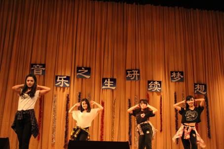 http://gsxy.znufe.edu.cn/../../Upload/201411/20141125000542580.jpg
